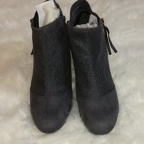 Report Fotwear Merle Faux Suede Perforated Booties - Picture 2 of 9